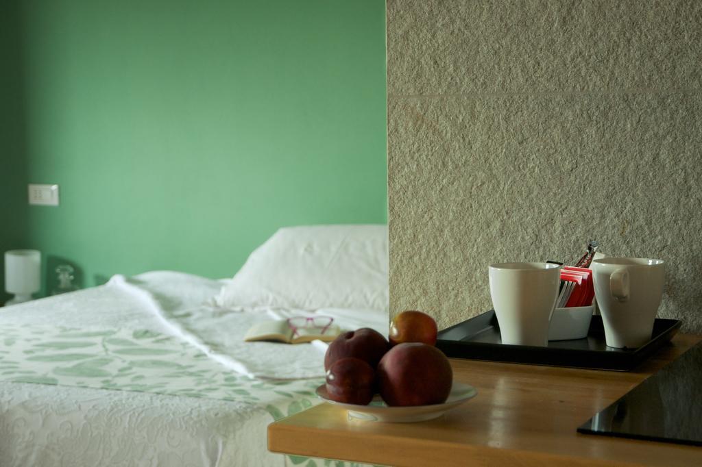 Bed and Breakfast Cascina Delle Mele Vittuone Exterior foto